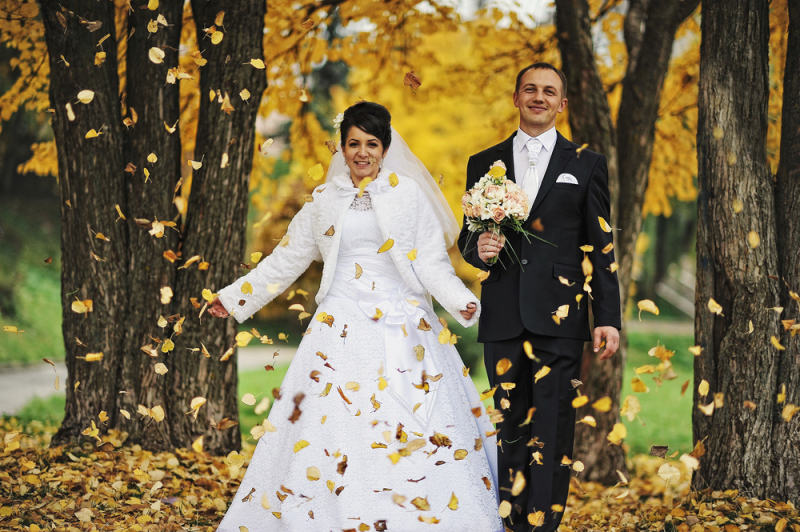 Trouwen in de herfst: origineel, betaalbaar maar bovenal romantisch